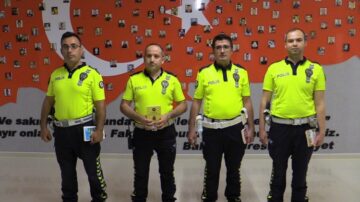 Trafik polislerinden anlamlı destek