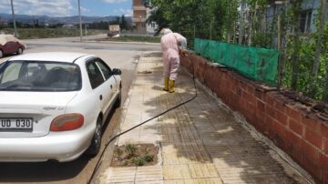 Cadde ve sokaklar yıkandı