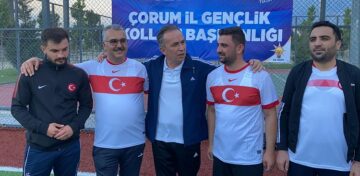 Ak parti ekibi gençlerle yeşil sahada
