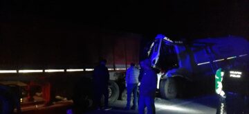 Kaza sonrası yol trafiğe kapatıldı