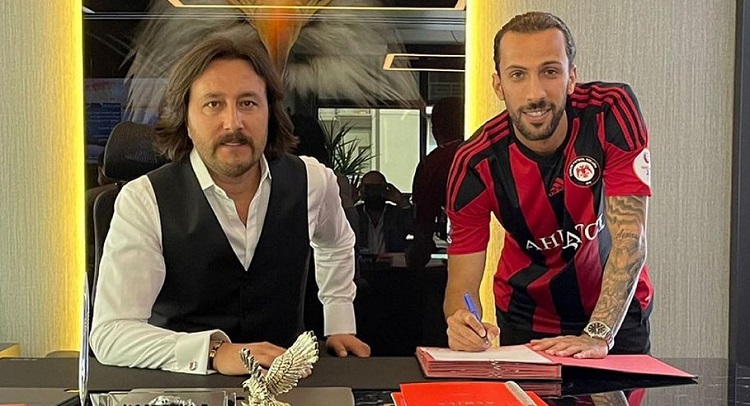 Üç futbolcu gitti iki futbolcu geldi