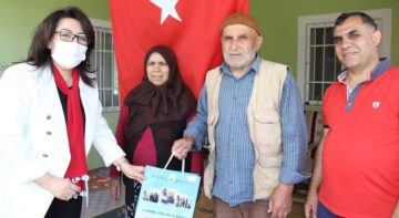 Şehit babalarını ziyaret ettiler