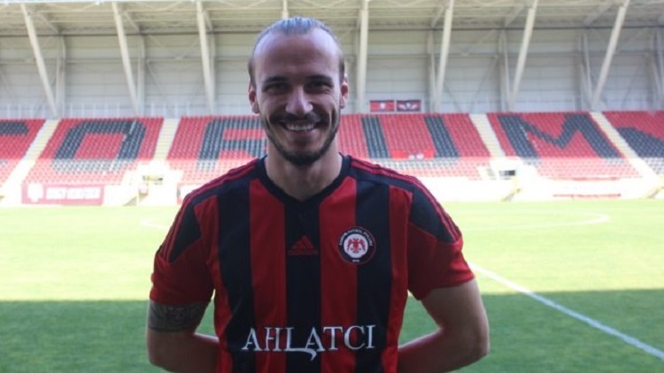 Gol kralı ile yollar ayrıldı