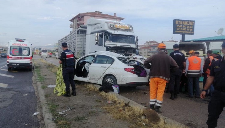 Kazada anne ve çocukları can verdi