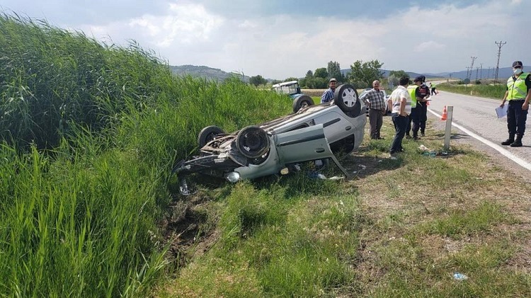 Kontrolden çıkarak takla attı