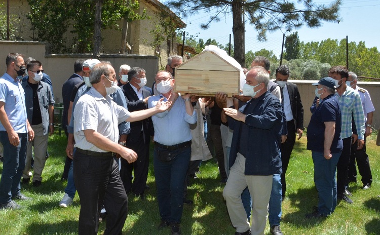 Arslan Kaya annesini kaybetti