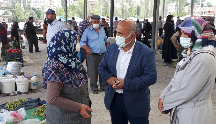 Başkan sebze pazarını denetledi