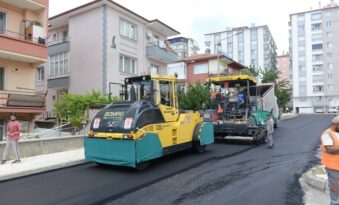 Zafer sokaklarda asfalt çalışması