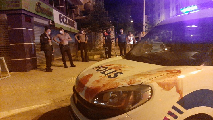 Arkadaşını boynundan yaraladı!