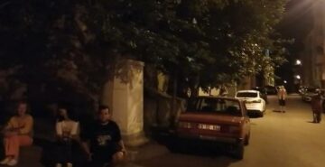 Deprem vatandaşı sokağa döktü