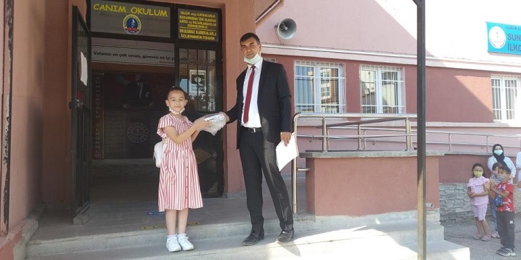 Yarışma birincisi İrem 3 ayrı ödül aldı