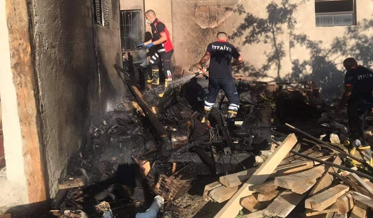 Evde çıkan yangın korkuttu