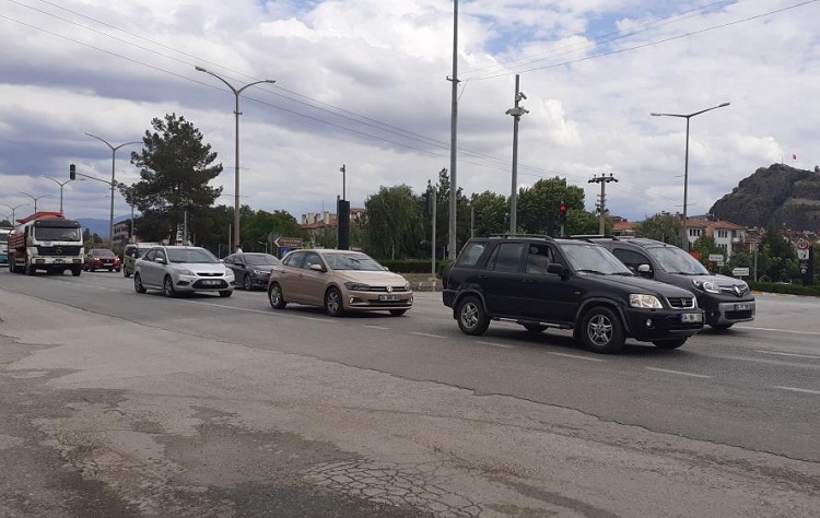 Bayram dönüşü trafik yoğunlaştı