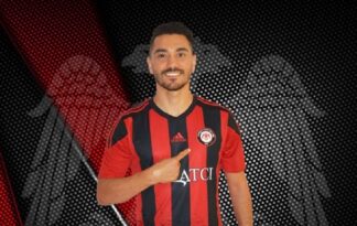 Hem kulüp sahibi hem futbolcu