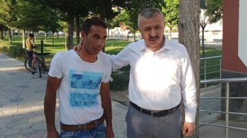 Sokakta kalmadığı için mutlu oldu