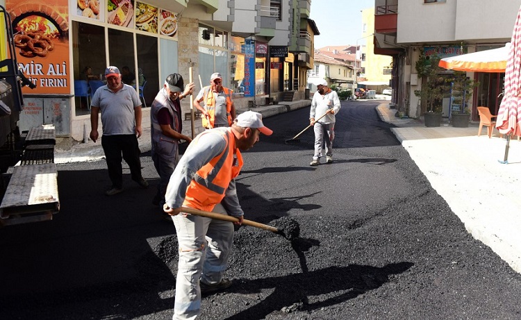 Üçtutlar sokaklara sıcak asfalt