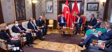 Kavuncu Erdoğan’ın gezisine katıldı