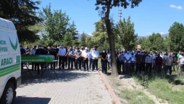 Muhtarın eşi korona virüse yenildi