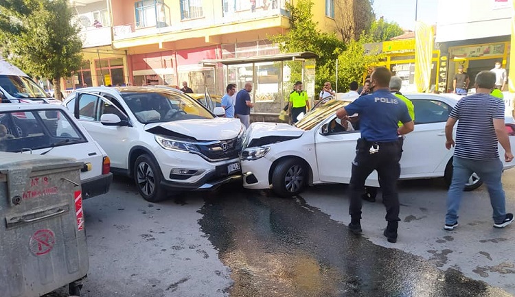 Zincirleme kazada 5 kişi yaralandı