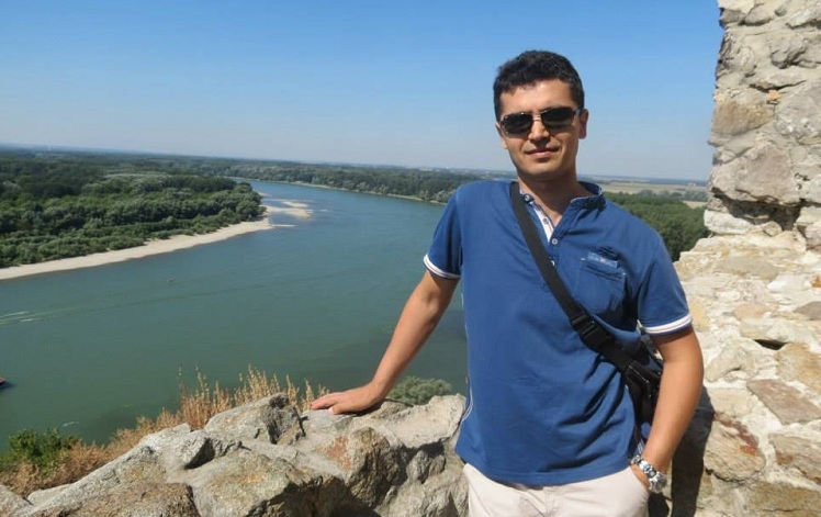 Genç polis kazada can verdi!