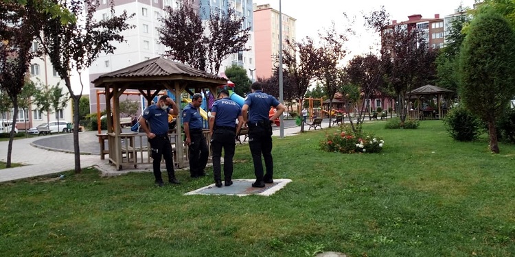 Çocuk parkında tüfekli kavga
