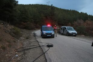 Kablo hırsızı suçüstü yakalandı