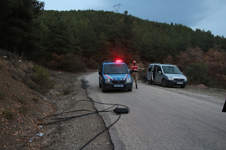 Kablo hırsızı suçüstü yakalandı