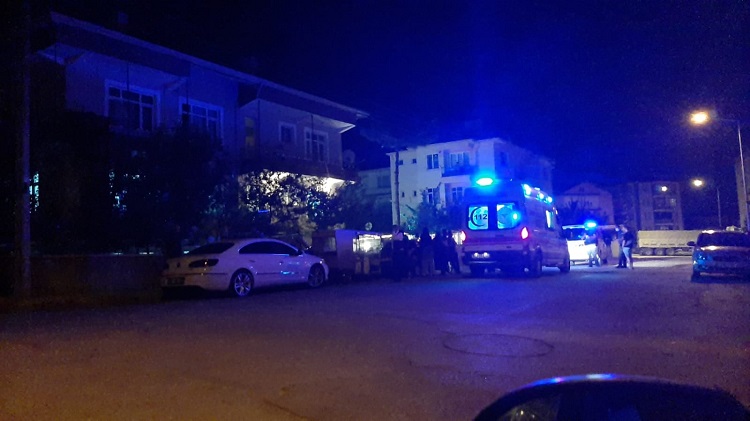 Kınada damat ve annesi bıçaklandı!