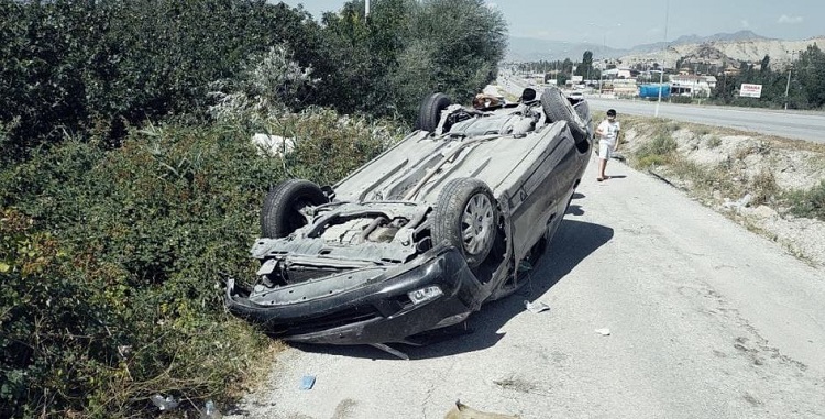 Kontrolden çıkan otomobil takla attı