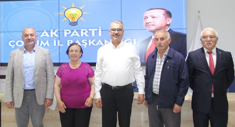 Muhtar ve eşi Ak Parti’ye katıldı