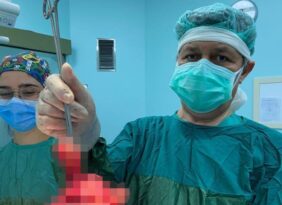 Karnından çıkan kitle şaşırttı!