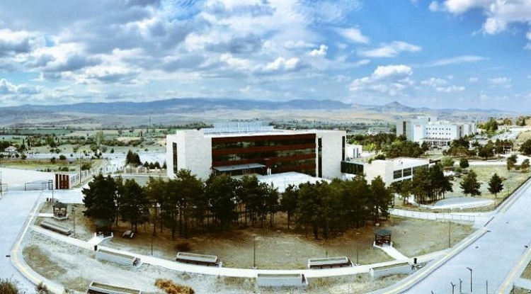 Yeni kampüste öğrenciler bekleniyor