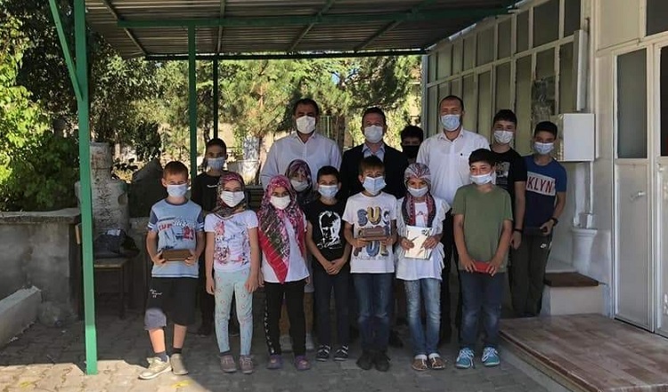 Kur’an kursu öğrencilerine ödül