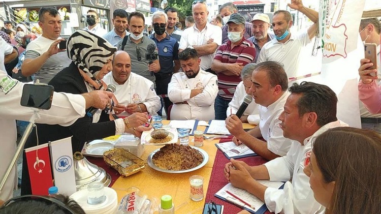 Festivalde yöresel tatlar yarıştı