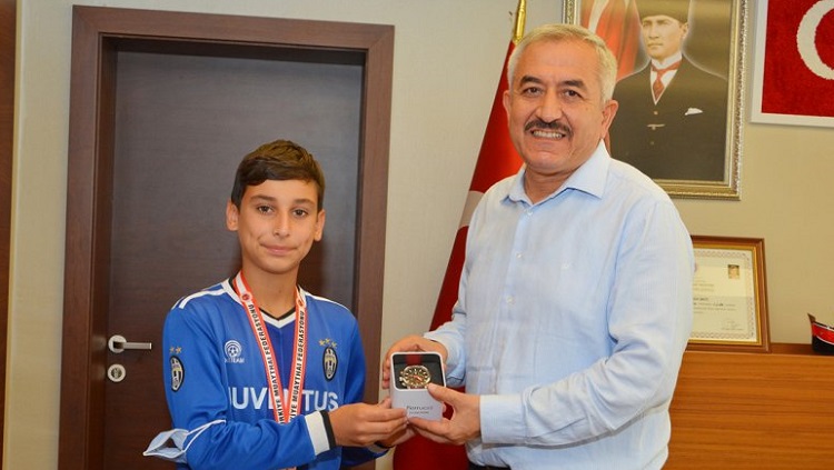 Başkan Şaltu’dan şampiyonlara ödül