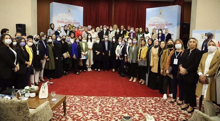 Ak kadın kolları kampına katıldı