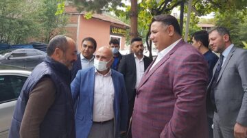 Bayat’ta vatandaşın taleplerini dinledi