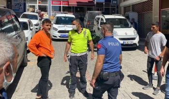 Otomobil ile motosiklet çarpıştı