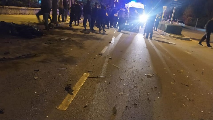 Otomobil motosiklete çarpıp kaçtı