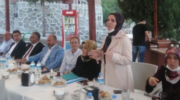 Ak kadınlardan istişare toplantısı