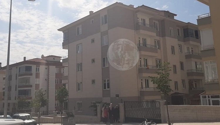 Küçük çocuk balkondan düştü!