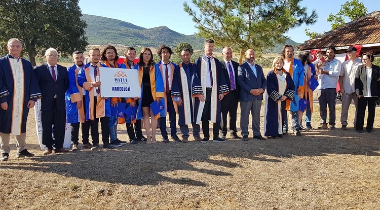 Şapinuva ören yerinde mezuniyet töreni