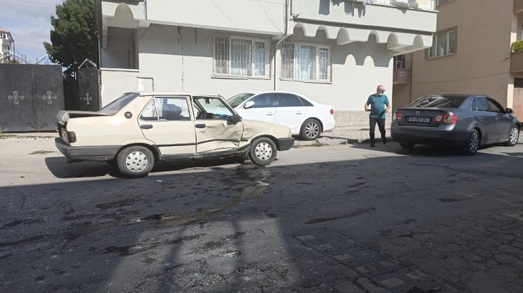 Kaza ucuz atlatıldı 1 yaralı