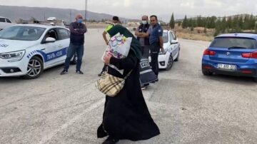 Virüslü kadın denetimde yakalandı