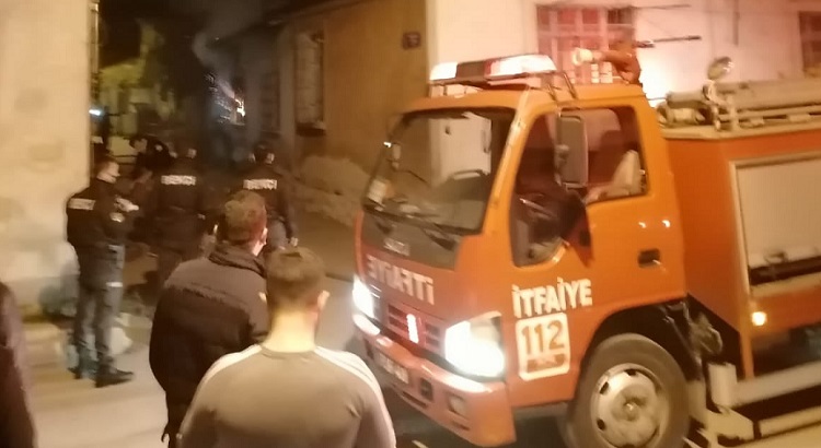 Metruk evde çıkan yangın korkuttu