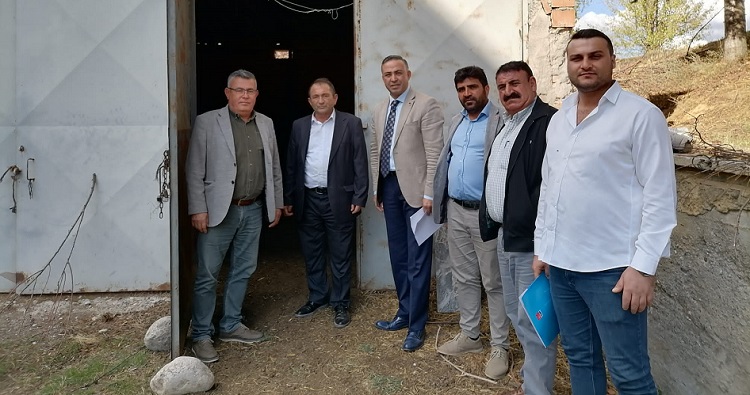 Okul binası ahır olarak kullanılıyor!