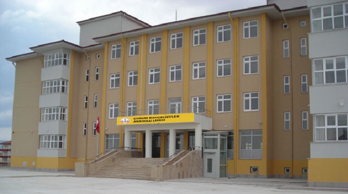 Genç öğretmen virüse yenildi!