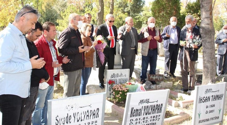 Merhum gazeteci dualarla anıldı