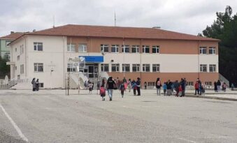 3 okulda 7 sınıf karantinaya alındı