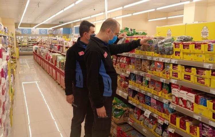 Zabıta ekipleri marketleri denetledi